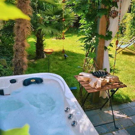 Vintage Style Botanical Home With Jacuzzi In Gent 펜션 *